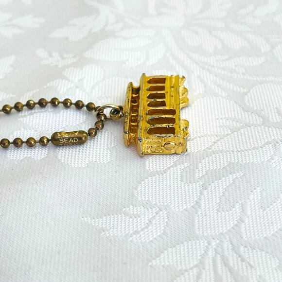 Vintage Gold Tone Cable Car Trolley Charm Pendant Keychain San Francisco Jewelry - Picture 5 of 11